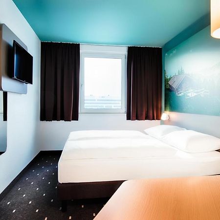 B&B Hotel Muenchen-Putzbrunn Eksteriør bilde