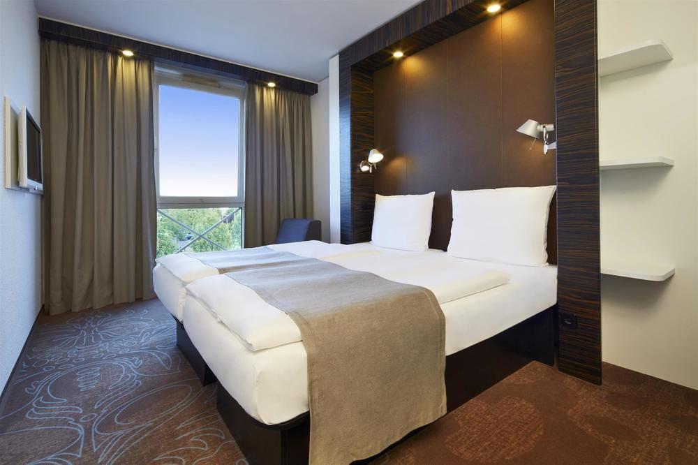 B&B Hotel Muenchen-Putzbrunn Eksteriør bilde