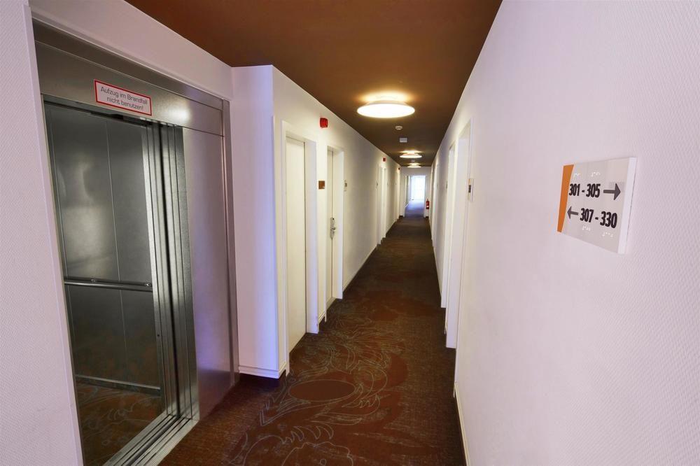 B&B Hotel Muenchen-Putzbrunn Eksteriør bilde