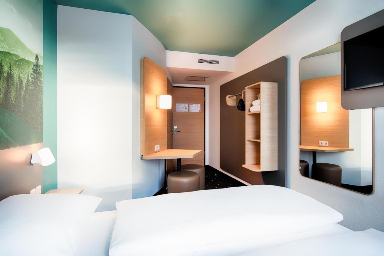B&B Hotel Muenchen-Putzbrunn Eksteriør bilde