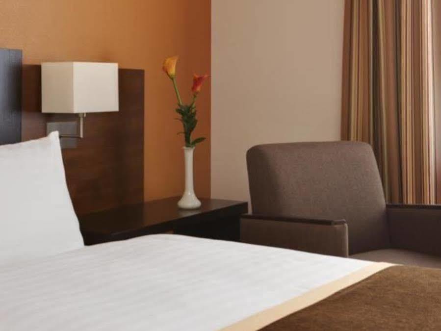 B&B Hotel Muenchen-Putzbrunn Eksteriør bilde