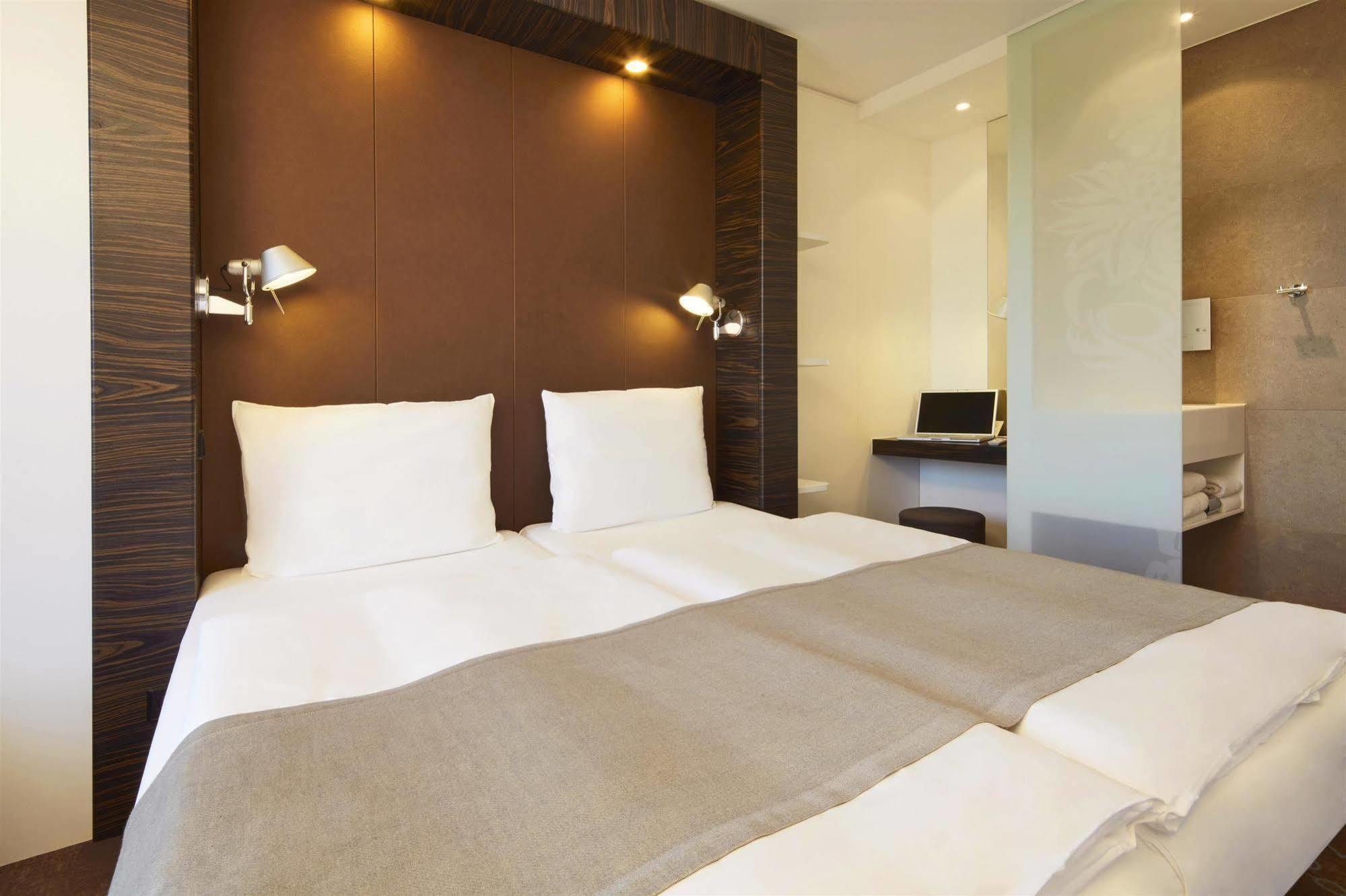 B&B Hotel Muenchen-Putzbrunn Eksteriør bilde